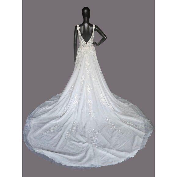 NWOT Ivory A-Line Wide Strap V-neck Plunge Wedding Gown - Mori Lee - Picture 8 of 13
